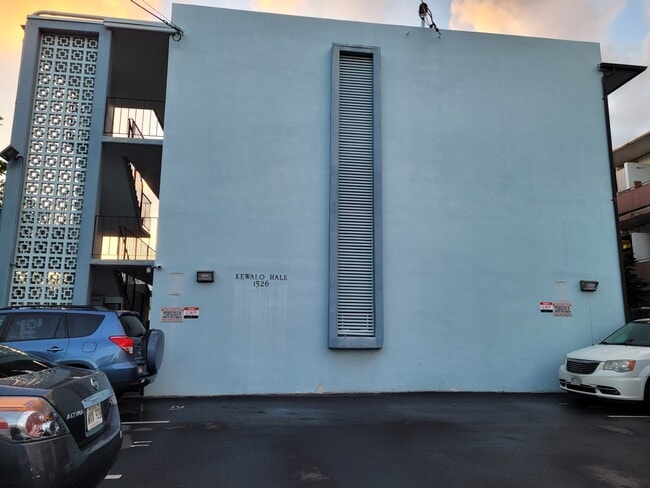 Building Photo - 1526 Kewalo St
