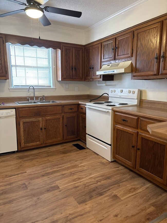 Building Photo - 00402