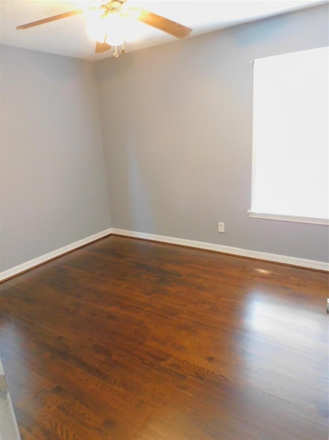 Building Photo - 3719 Meadowlake Rd