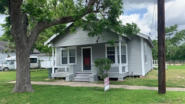 Primary Photo - 1140 Ewing St