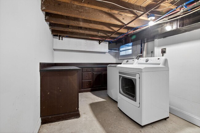 Building Photo - 39 Carroll St