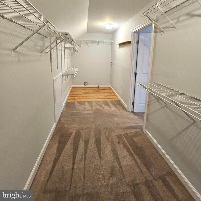 Building Photo - 5267 Tractor Ln