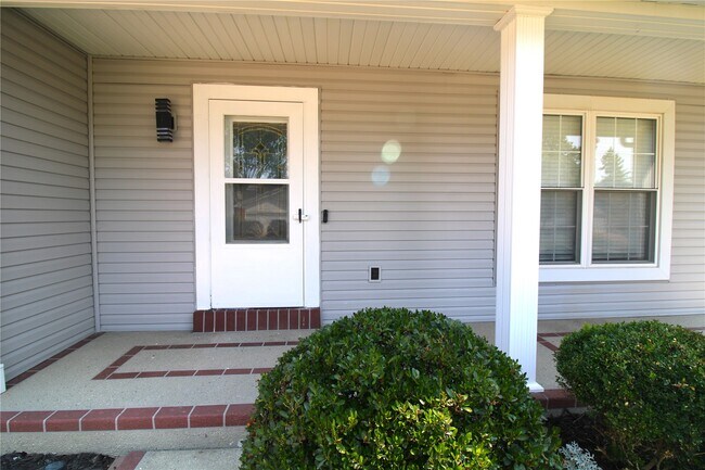 Building Photo - 912 Oakwood Farms Ln