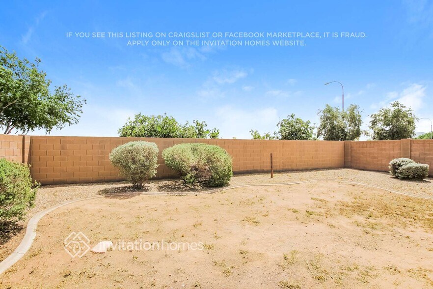 Building Photo - 3213 S 103rd Dr