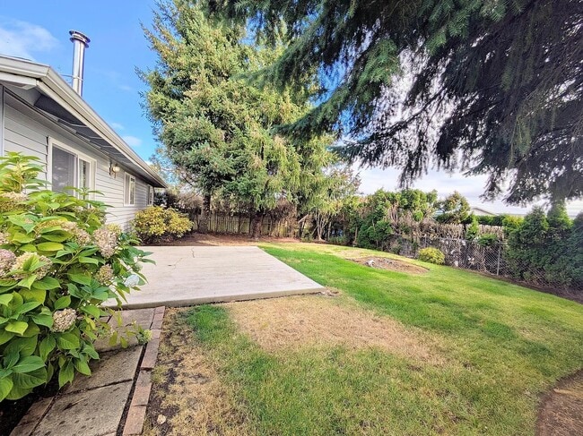 Building Photo - 566 Sunwood Dr NW