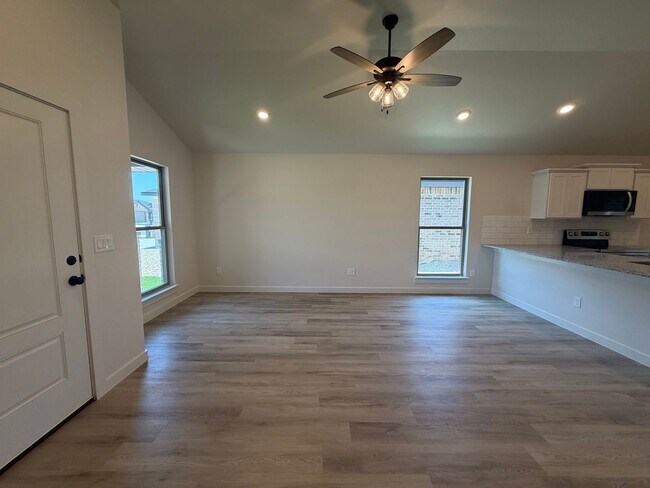 Building Photo - Brand New 3/2: FRENSHIP ISD!
