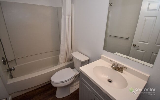 Building Photo - 115 Hickory Ct