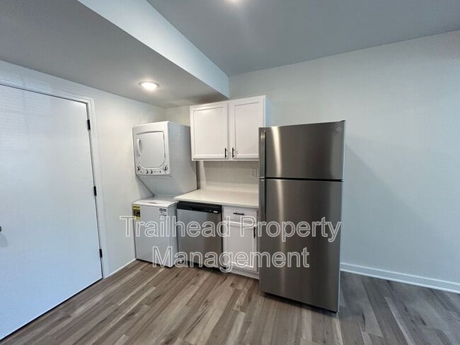 Building Photo - 300 E Gregory