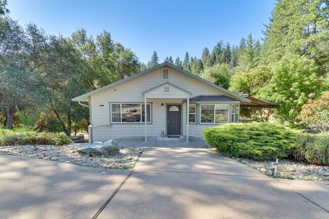 Building Photo - 12909 Mueller Dr