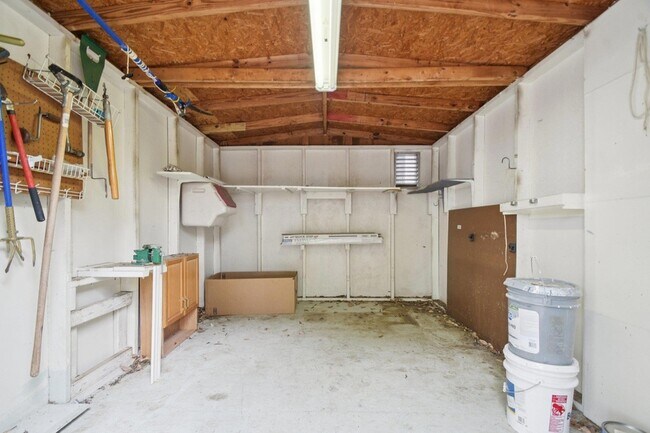 Building Photo - 1300 Leah Ln