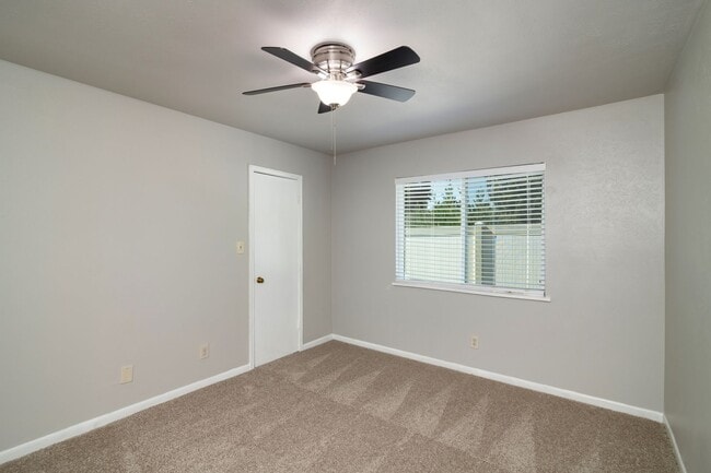 Building Photo - 3 Bedroom on Cul da Sac