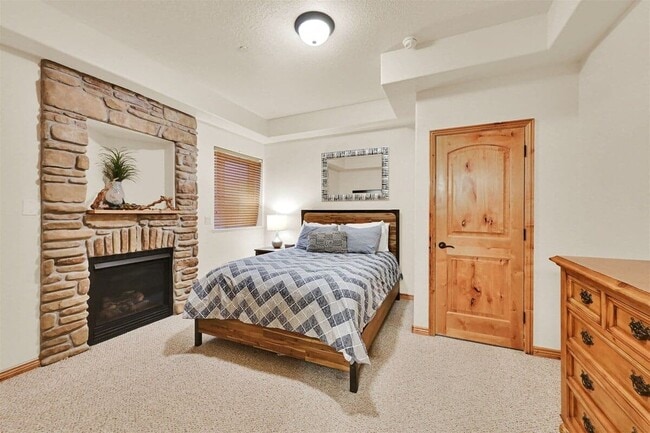 Building Photo - 5176 Fairview Loop