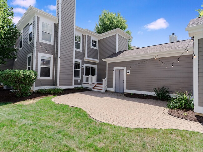 Building Photo - 155 Gillett St