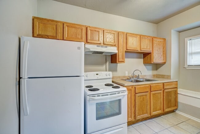 Building Photo - Renovated 3-Bed Gem Minutes from OU & Camp...