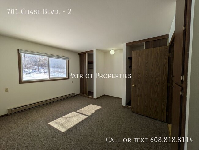 Building Photo - 1 bedroom/ 1 bath apartment in Sun Prairie...