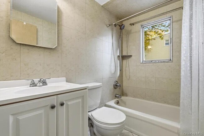 Building Photo - 11 7th St