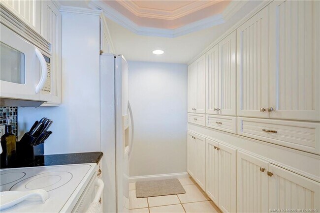 Building Photo - 10 NE Plantation Rd