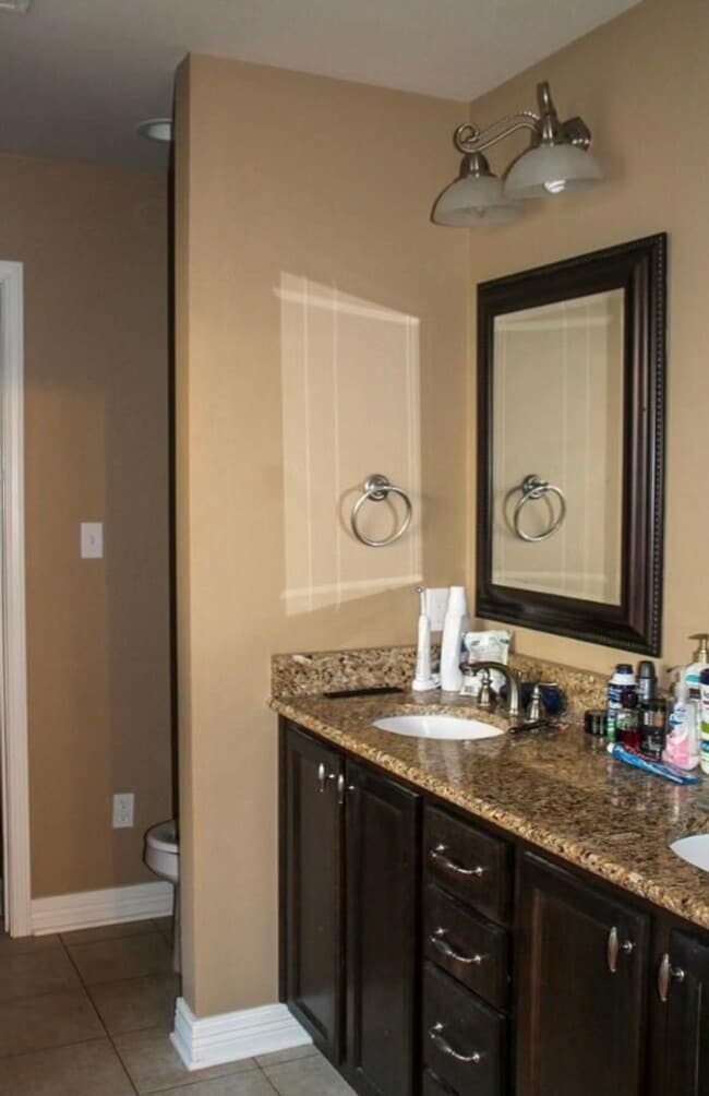 Building Photo - SAVANNAH PLACE!
