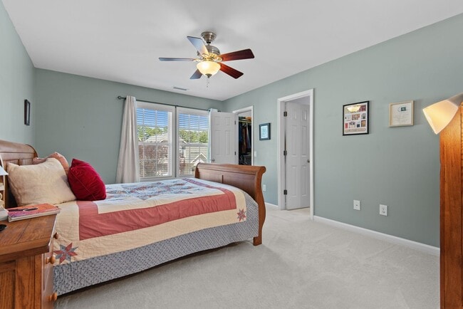 Building Photo - Spacious Single Family Home: Available July 10th