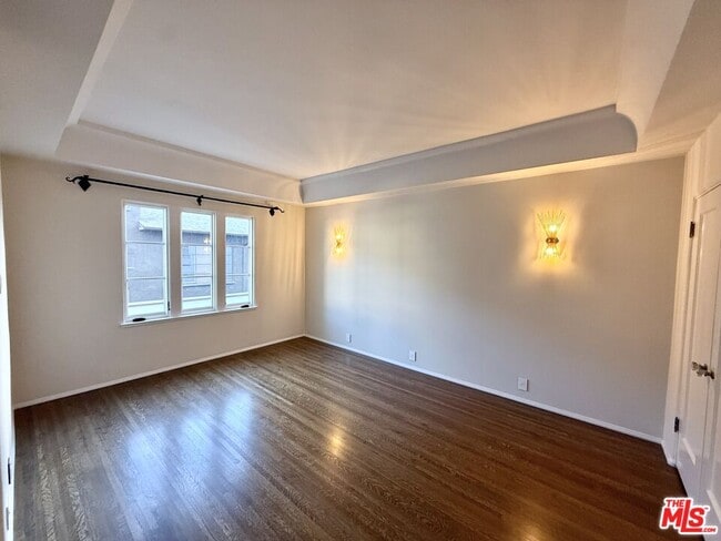 Building Photo - 1302 N Sweetzer Ave