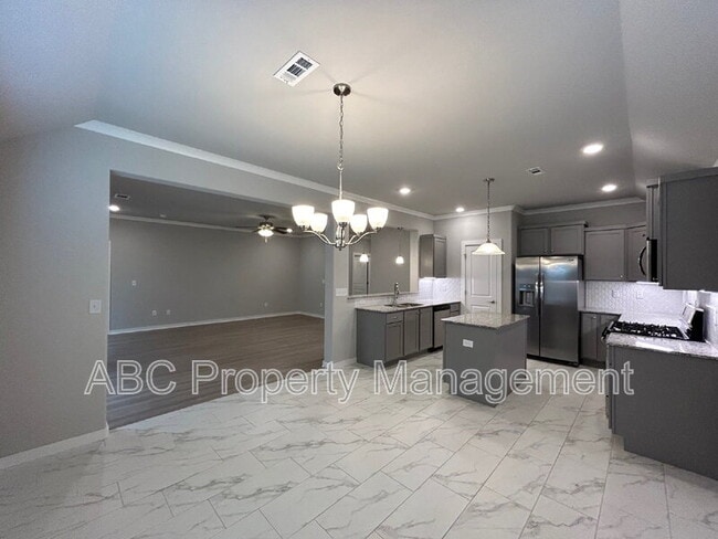 Building Photo - 350 S Emerald Woods Run