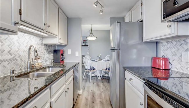 Building Photo - 5955 E 10th Ave