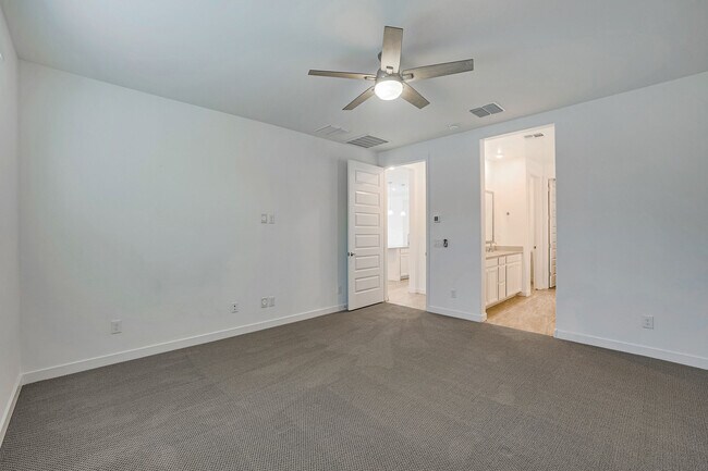 Building Photo - 12881 N 145th Dr