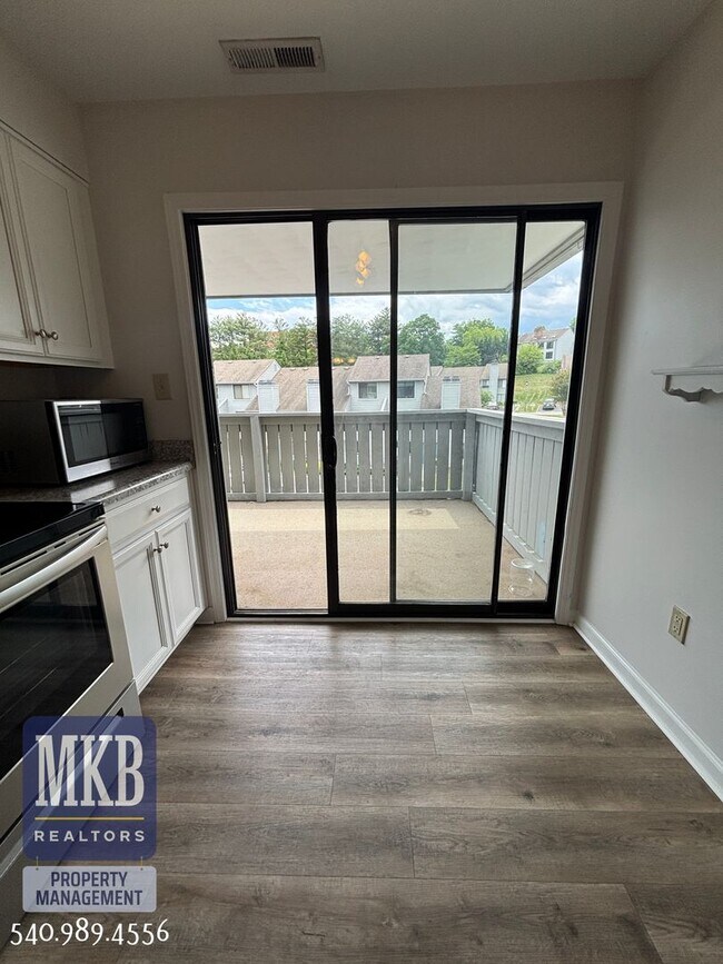 Building Photo - 2527 Gatehouse Ln