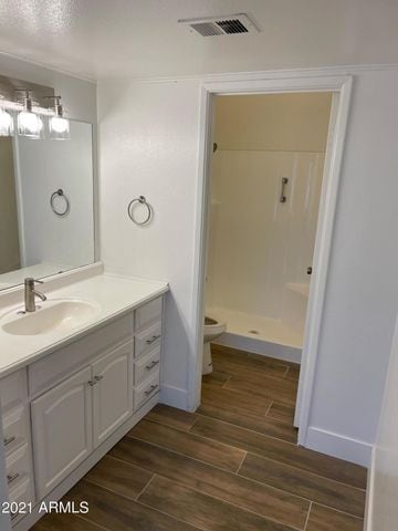 Building Photo - Beautiful Upgraded Home available Now