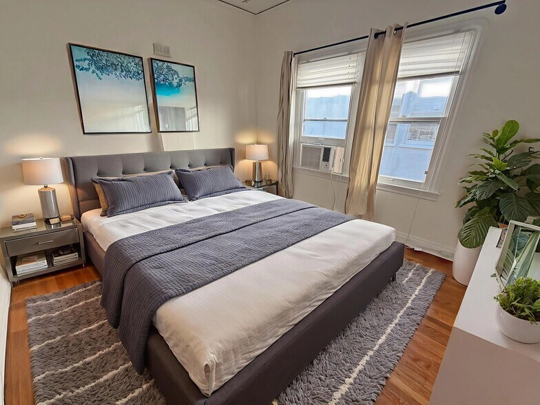 Building Photo - 335 N Orange Grove Ave