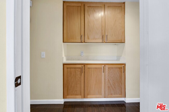 Building Photo - 26572 Academy Dr