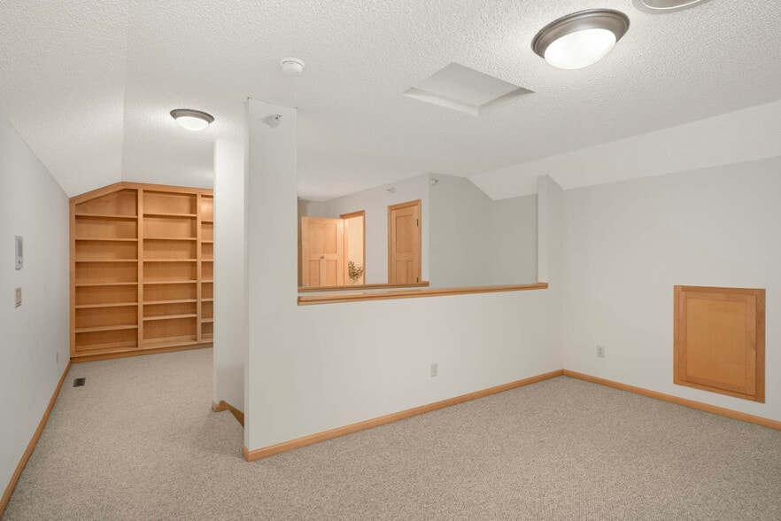 Building Photo - 10855 Falling Water Ln