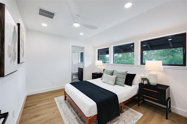 Building Photo - 5510 Harvest Oak Landing Dr
