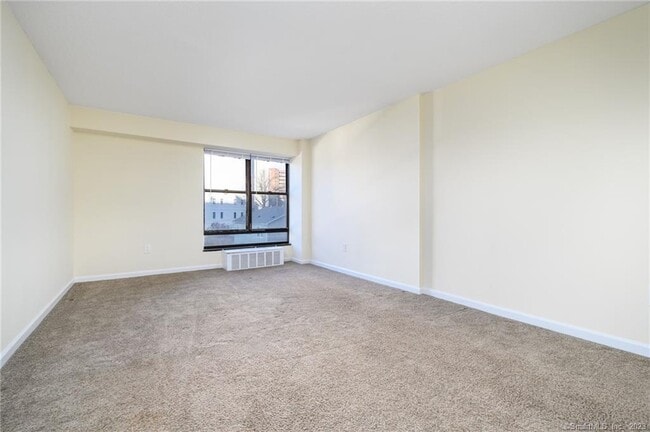 Building Photo - 44 Strawberry Hill Ave