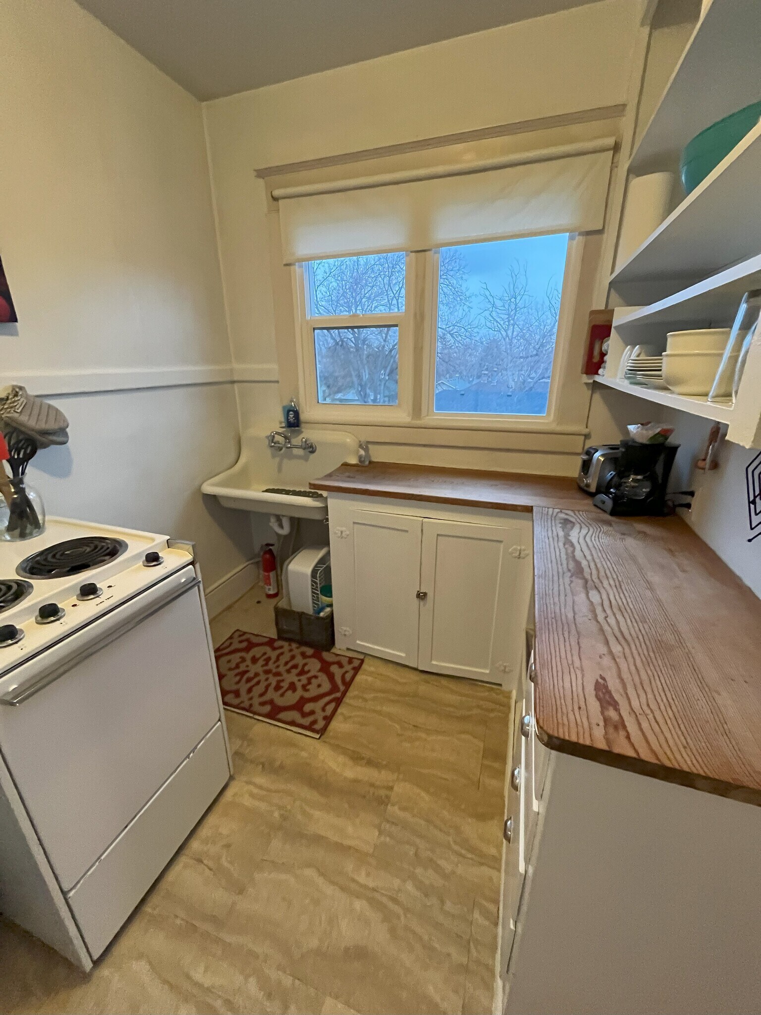 Building Photo - 856 Carter E St