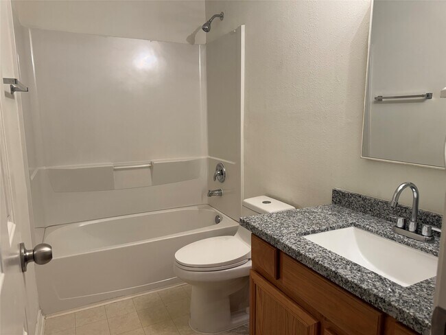 Building Photo - 10 Druids Glen Pl