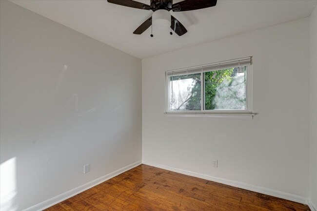 Building Photo - 1002 Belmeade Ave