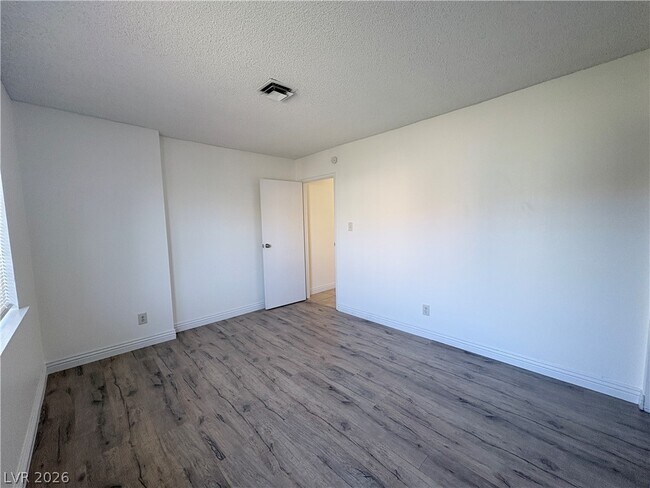 Building Photo - 1575 Cherokee Ln