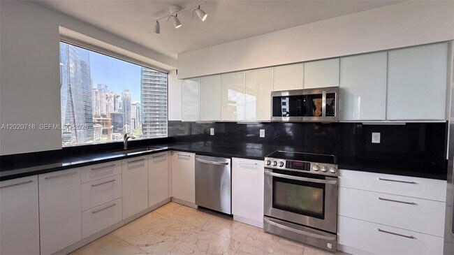 Building Photo - 1541 Brickell Ave