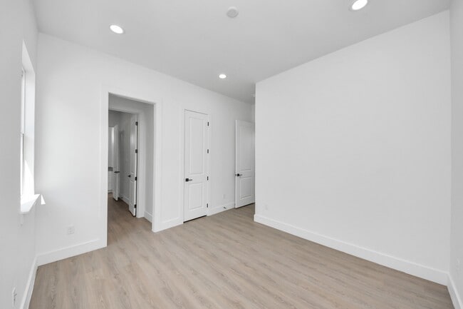 Building Photo - 4129 E Toliver St