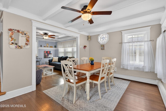 Building Photo - 211 Lareine Ave