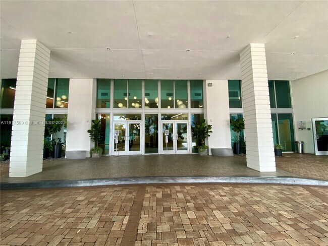 Building Photo - 350 S Miami Ave