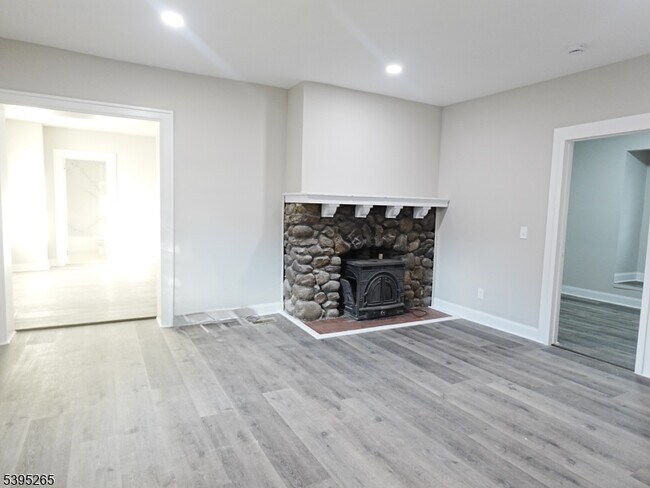 Building Photo - 32 Elmwood Ave