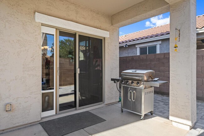 Building Photo - 3846 E Palmer St