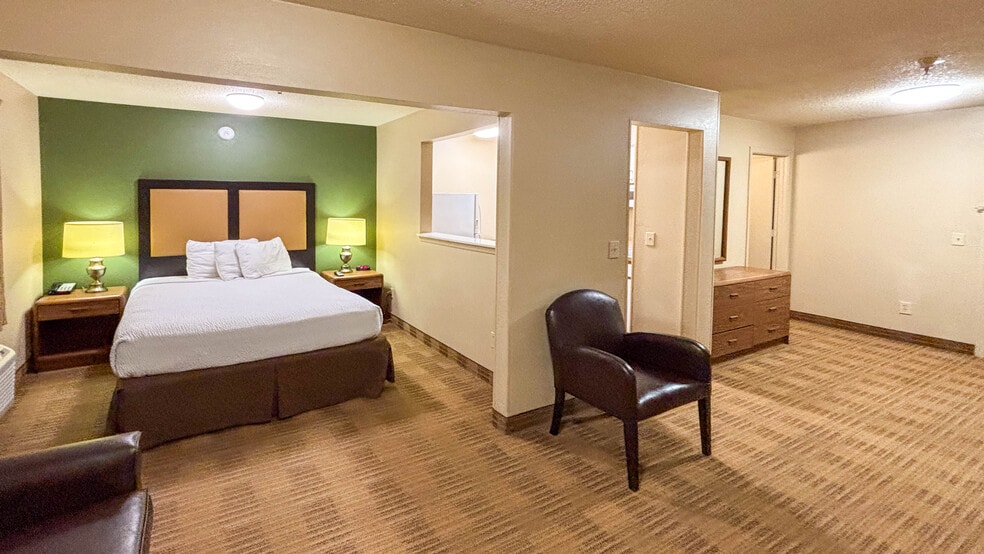 Building Photo - 530 Woods Lake Rd