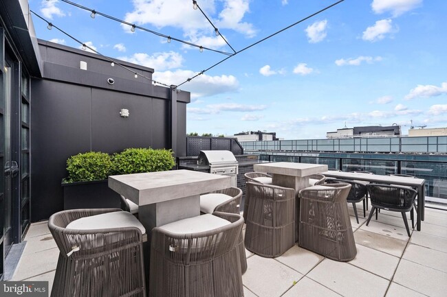 Penthouse Outdoor Grill & Dining Area (South West Facing) - 1300 4th St SE