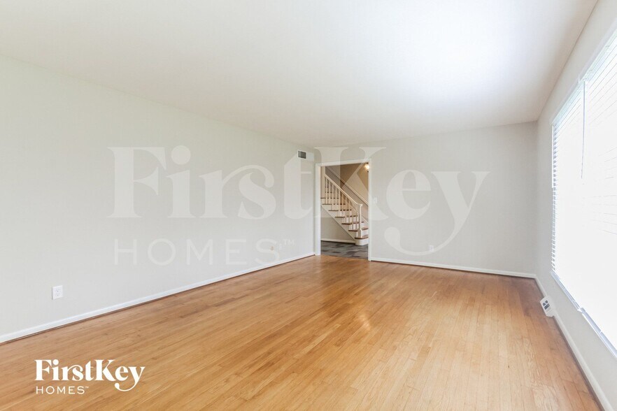 Building Photo - 640 Ashford Dr