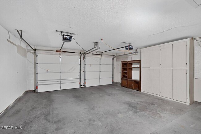 Building Photo - 7419 Mission Viejo Dr