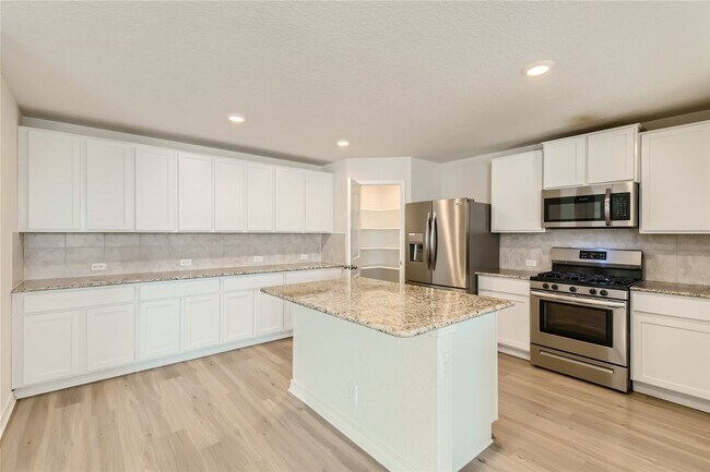 Building Photo - Awesome Amenities!