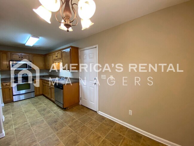 Building Photo - 15915 Lexie Dr